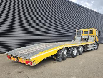 AD320S42 8x2 / WINCH / RETARDER